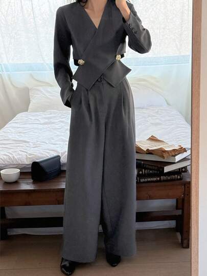 DAZY 2 件套精致时尚套装，包括收腰上衣和阔腿裤，优雅女装