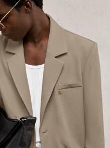 AKNOTIC Party 2 件男士卡其色西装套装，宽松垫肩翻领长袖短夹克和松紧腰裤，适合日常穿着和通勤，配有金属配饰，毕业礼物