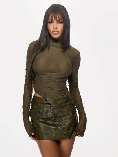 MISSGUIDED Ruched Long Sleeve Turtleneck Crop Top Seamless Form-Fitting Ribbed Mock Neck Party Club Fashion Evening Y2K Style