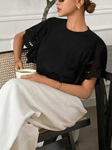 Serisse Áo thun nữ cơ bản màu trơn, kiểu dáng thường ngày, thêu họa tiết, khoét lỗ, phối màu, thích hợp cho mùa xuân và mùa hè, thời trang mặc hàng ngày, áo tay bồng thêu họa tiết, vải thun dệt kim màu đen, áo thun đen dáng rộng thoải mái, thanh lịch và thời trang khi đi làm, áo tay cánh dơi, áo thun buộc dây, kiểu dáng Pháp mùa lễ hội - màu đen - Xem 3