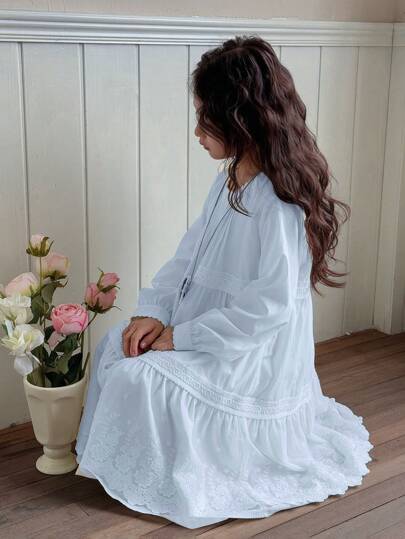 DAZY 长款 A 字形蕾丝拼布纯色圆领长袖少女连衣裙