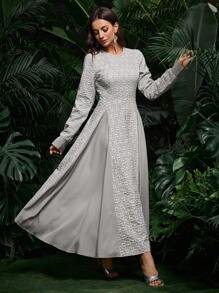 Al Najma Robe à col montant avec application de perles en patchwork jacquard - Gris - Voir 5