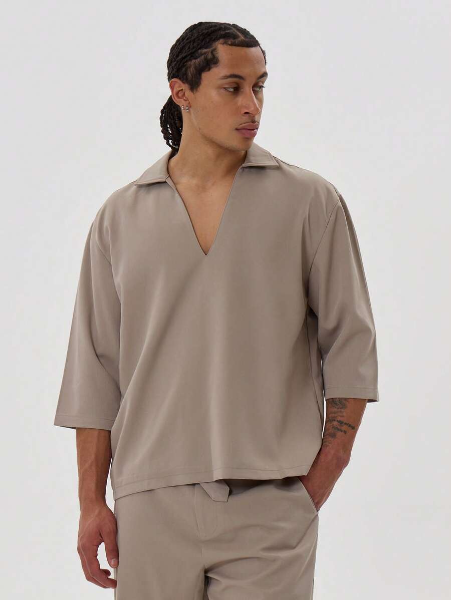 Musero Camisa de cuello con escote en V profundo, manga corta y hombros caídos, un estilo esencial para la primavera y el verano - Caqui - Ver 1