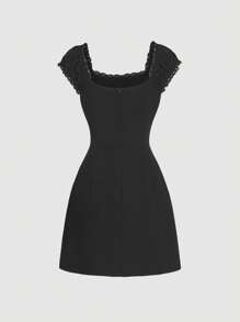 SHEIN MOD 刺绣贝壳袖黑色短裙