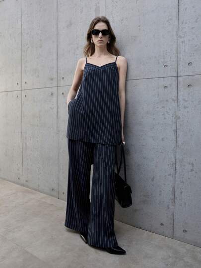Ontre 2 件套海军蓝条纹吊带背心和阔腿裤，都市休闲风格女士无袖长裤套装，条纹面料搭配，2025 年春夏新品