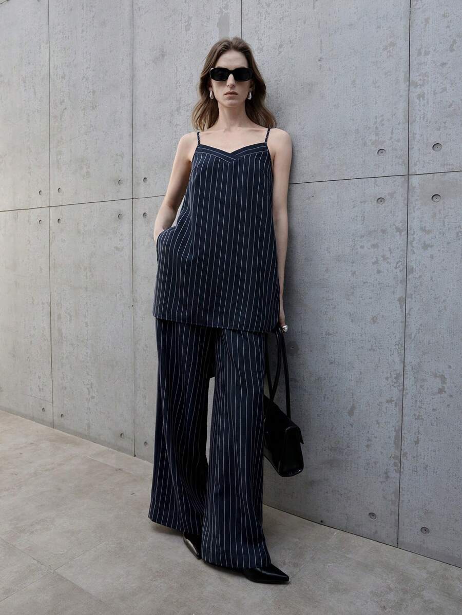 Ontre 2 件套海军蓝条纹吊带背心和阔腿裤，都市休闲风格女士无袖长裤套装，条纹面料搭配，2025 年春夏新品 - 藏蓝色 - 查看 1