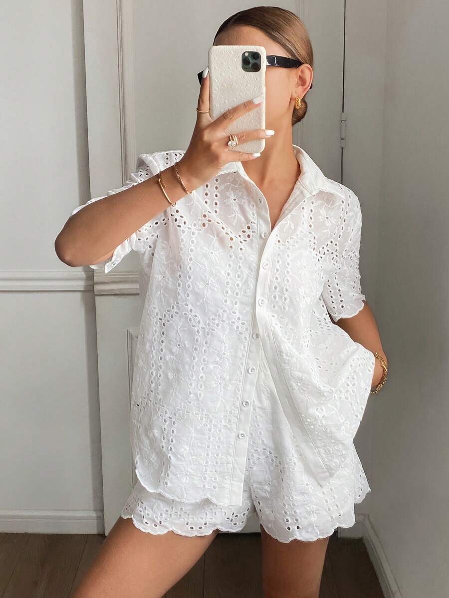 Serisse 2 件女式纯色前扣短袖上衣和短裤套装，短袖翻领全上衣和短裤两件套，纯白色纹理面料，优雅度假，适合日常穿着，春夏季 - 白色 - 查看 1