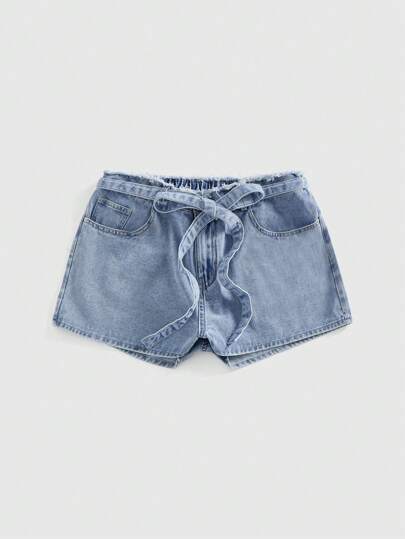 Pantaloncini di jeans blu oversize con vita con frangia, cintura in vita con fiocco e nodo