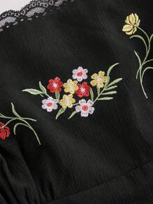 SHEIN MOD 刺绣贝壳袖黑色短裙
