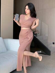 DAZY Set de 2 piezas: Camiseta con cuello en V y pliegues + Falda con nudo delantero para mujer