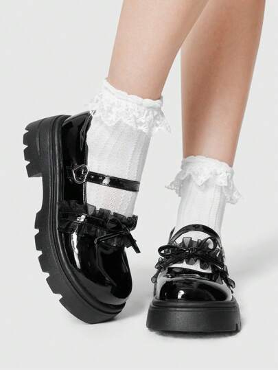 Kawaii 1 Pair Women's Black PU 4.5cm Thick Sole Hollow Leather Shoes With Heart Buckle, Lace Trim, Bow, Comfortable Lining, Fashionable & Versatile, Cute School Style Spring Shoes