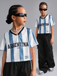 SHEIN Camiseta informal de manga corta con cuello en V, estampado de letras y rayas, para niñas preadolescentes en primavera/verano