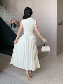 DAZY 纯色西装背心和百褶裙女士套装，适合职业女性穿着，商务休闲。 - 米色 - 查看 2
