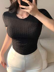 DAZY 纯色修身圆领 T 恤，简约休闲风格，适合日常穿着