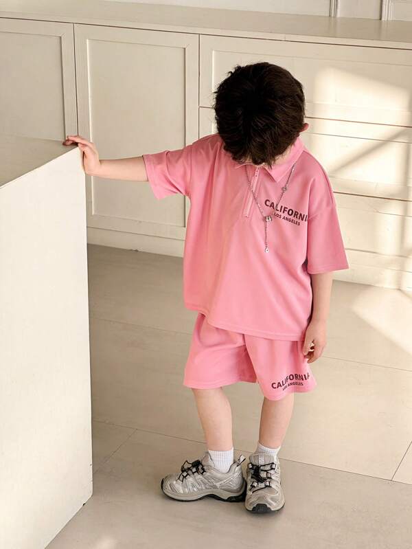 SHEIN 2pcs/Set Young Boy Comfortable And Casual Daily Fashion, Cute And Versatile, Simple Style, Japanese And Korean Style, Flip Tie Zipper, Short Sleeved Knitted Pink Top, Polo Shirt, Shirt And Shorts Set, Suitable For Spring And Summer Seasons, Daily Life, Sports, Campus, Gatherings, Festivals, Performances, Photography, Back To School Season