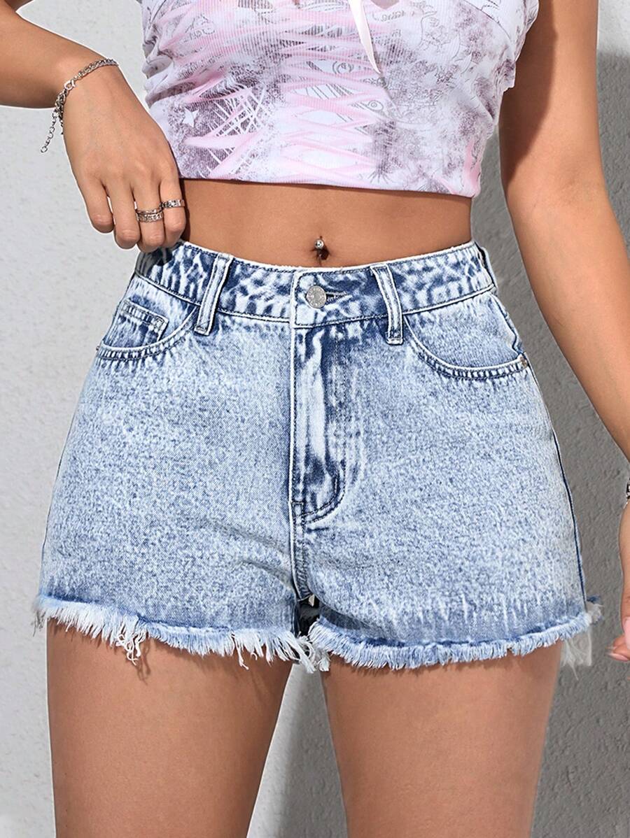 SHEIN PETITE 女士简约前扣口袋牛仔短裤，休闲日常穿着 - 淺色水洗藍 - 查看 1