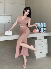 DAZY Set de 2 piezas: Camiseta con cuello en V y pliegues + Falda con nudo delantero para mujer