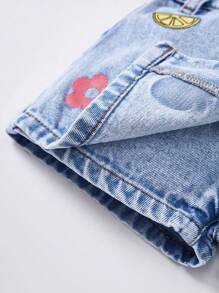 SHEIN Babymeisje 2025 Nieuwe schattige fruit- en bloemenprint blauwe denim skort Kid Girls Lente en zomer casual vakantie Country Boho-kleding, strandoutfits voor kidmeisjes, western streetwear voor meisjes, springbreak-outfits, vakantie-outfits voor meisjes kort