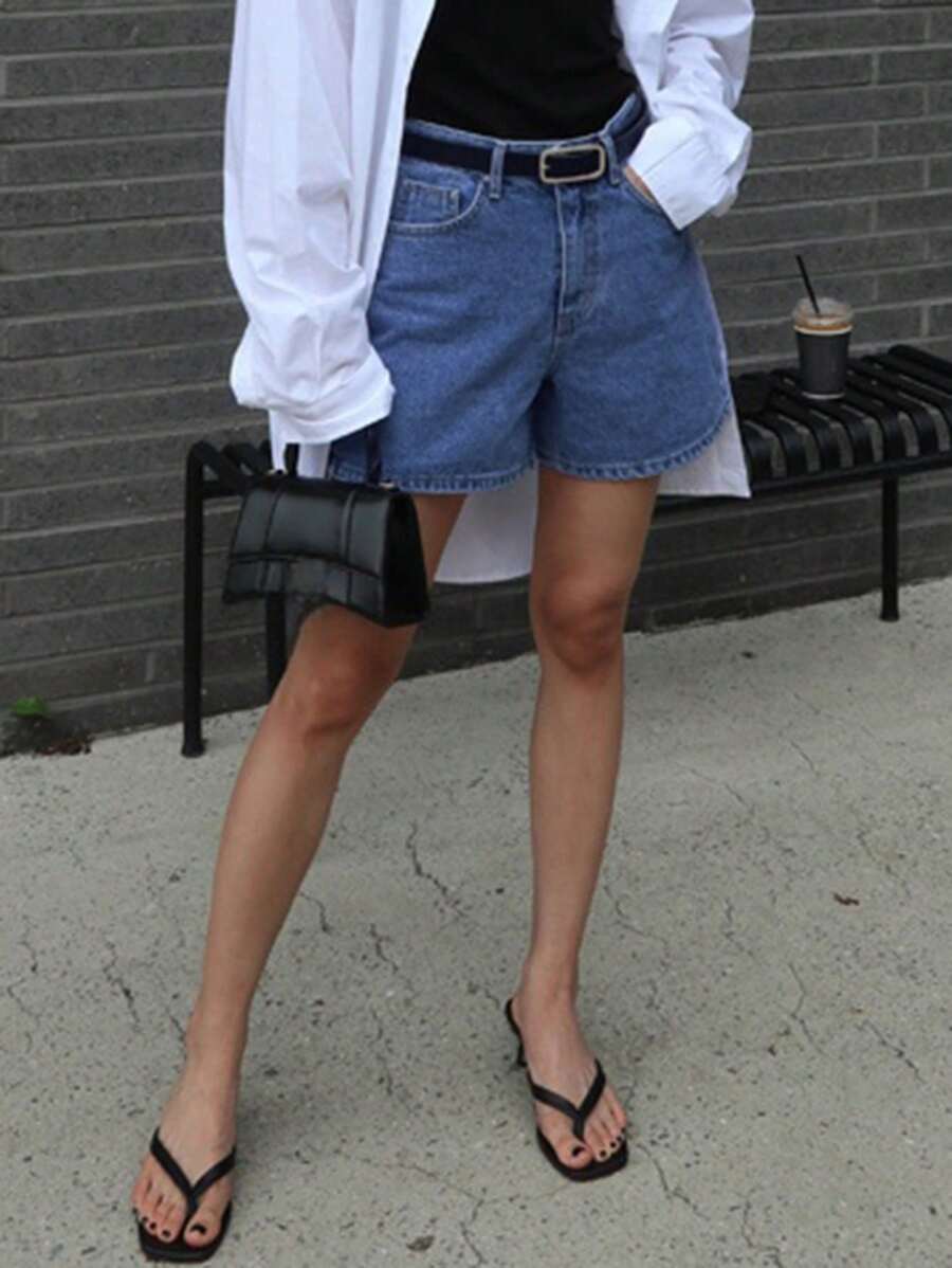 DAZY Women's Simple Loose Pocket Denim Shorts, Casual Daily Wear - Light Wash - View 1