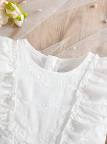 SHEIN Baby Girls' Solid Color Round Neck Floral Ruffle Trim Romper. Made With High-Quality Fabric, Delicate Embroidered Flower Pattern, Paired With Ruffle Trim Design To Showcase Baby's Sweet Charm. - White - View 2