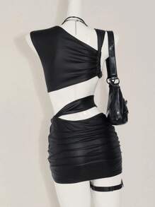 SHEIN ICON Conjunto de dos piezas de mujer para primavera y verano, compuesto por una falda mini con pliegues y aberturas, y una blusa de cuello asimétrico y escote con recortes, en piel sintética (PU) negra