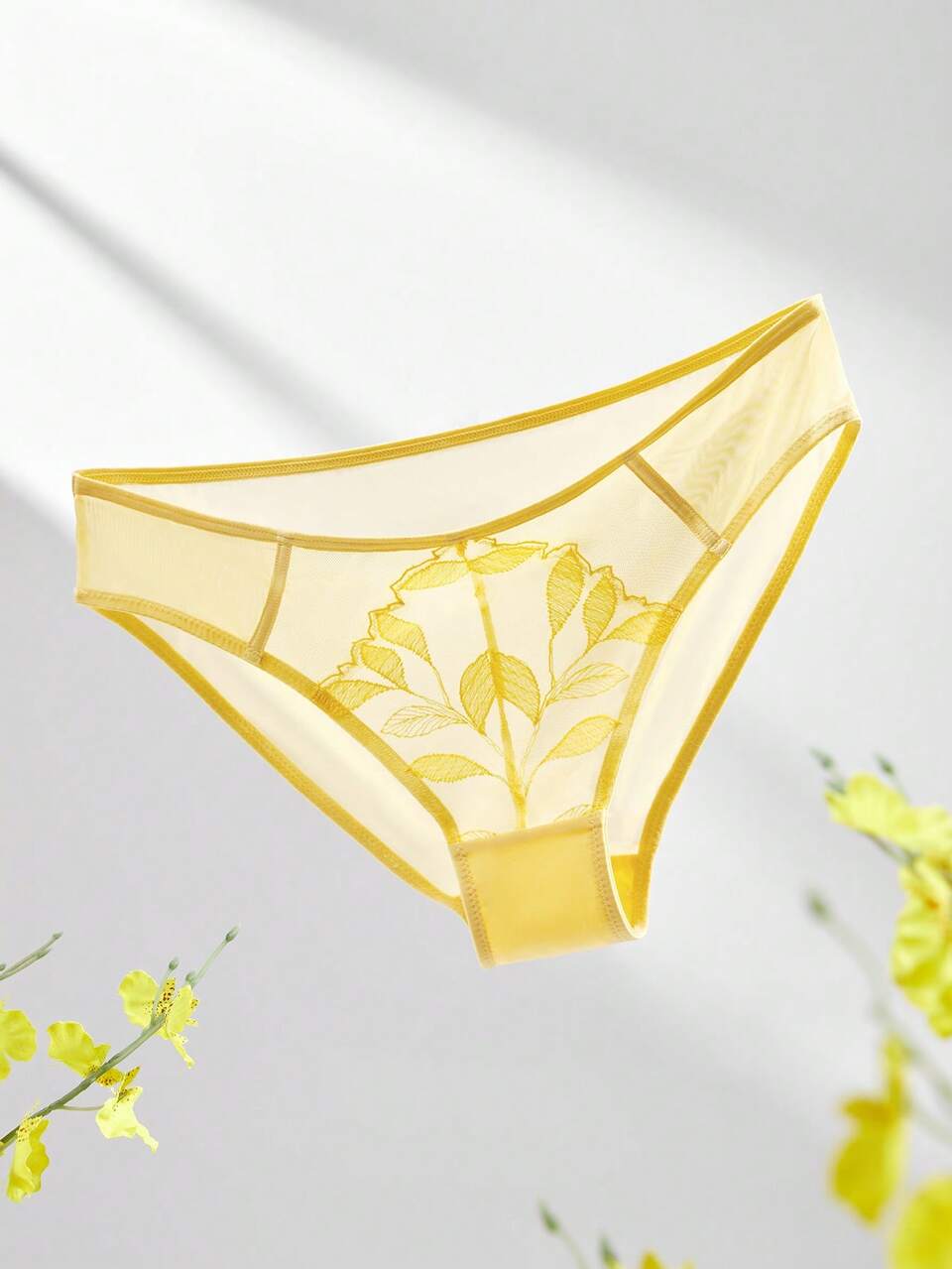 Plus Lace Detail Mid-Rise Briefs