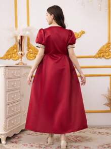 SHEIN 少女长款 Abaya 连衣裙，栗色长款斋月长袍，适合伊斯兰圣月仪式，优雅的 V 领短袖连衣裙，带有金色刺绣花卉饰边，适合家庭聚会和重要场合 - 彩色 - 查看 2