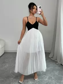 Chiquease Novo vestido plissado com decote em V e alças finas, costas abertas, preto e branco, estilo férias, primavera/verão - Preto e Branco - Ver 1
