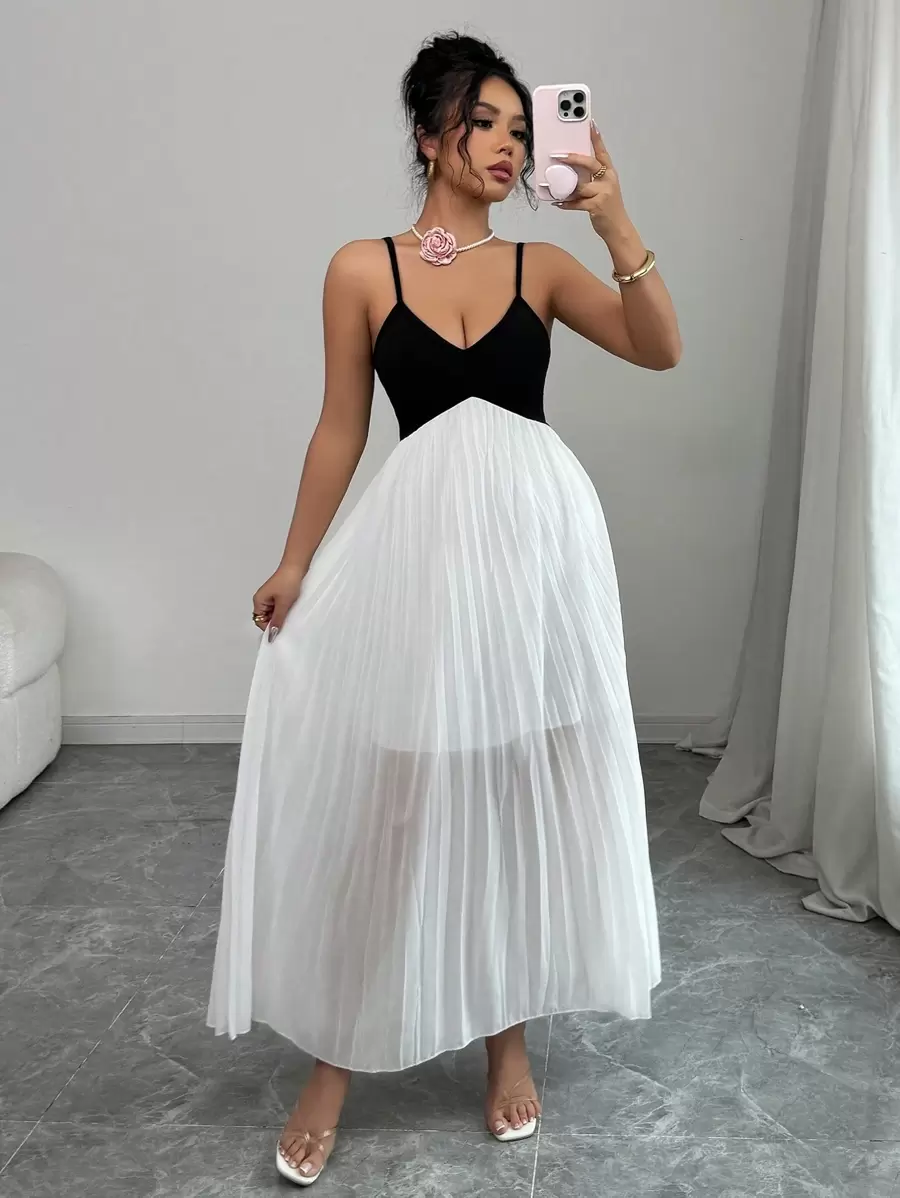 Chiquease Novo vestido plissado com decote em V e alças finas, costas abertas, preto e branco, estilo férias, primavera/verão - Preto e Branco - Ver 1