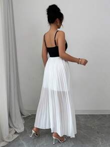 Chiquease Novo vestido plissado com decote em V e alças finas, costas abertas, preto e branco, estilo férias, primavera/verão - Preto e Branco - Ver 2