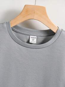 SHEIN 2 件套青少年男童休闲百搭舒适街头风格字母印花宽松短袖针织 T 恤和短裤，适合学校、花园、海滩、生日、春夏秋冬 - 灰色 - 查看 5