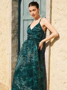 Aveloria Rosie Vestido largo de tirantes con diseño de cintura fruncida en organza estampada