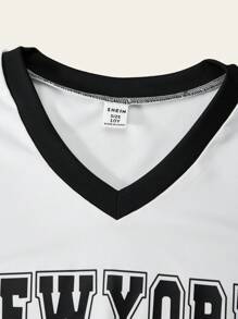 SHEIN Conjunto de 2 piezas de niña preadolescente con blusa de manga corta con cuello en V y estampado a cuadros, y falda con pliegues
