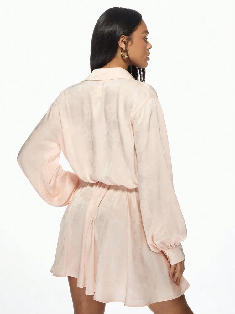 MISSGUIDED Robe mini en satin à encolure plongeante et manches longues, robe de soirée, de mariage ou d'occasion spéciale avec détail de bouton aux poignets
