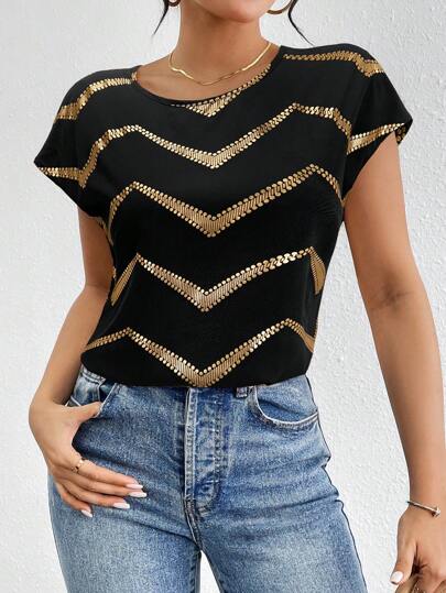 SHEIN Privé Blusa suelta y elegante con hombros de lámina dorada para mujer, blusa de satén de manga murciélago, cuello redondo y volantes