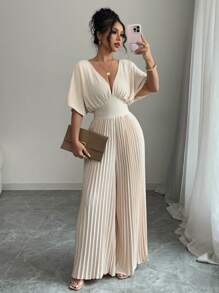 Bộ đồ liền thân xếp ly tay cánh dơi cổ chữ V sâu màu trơn thanh lịch dành cho nữ - Màu be - Xem 1