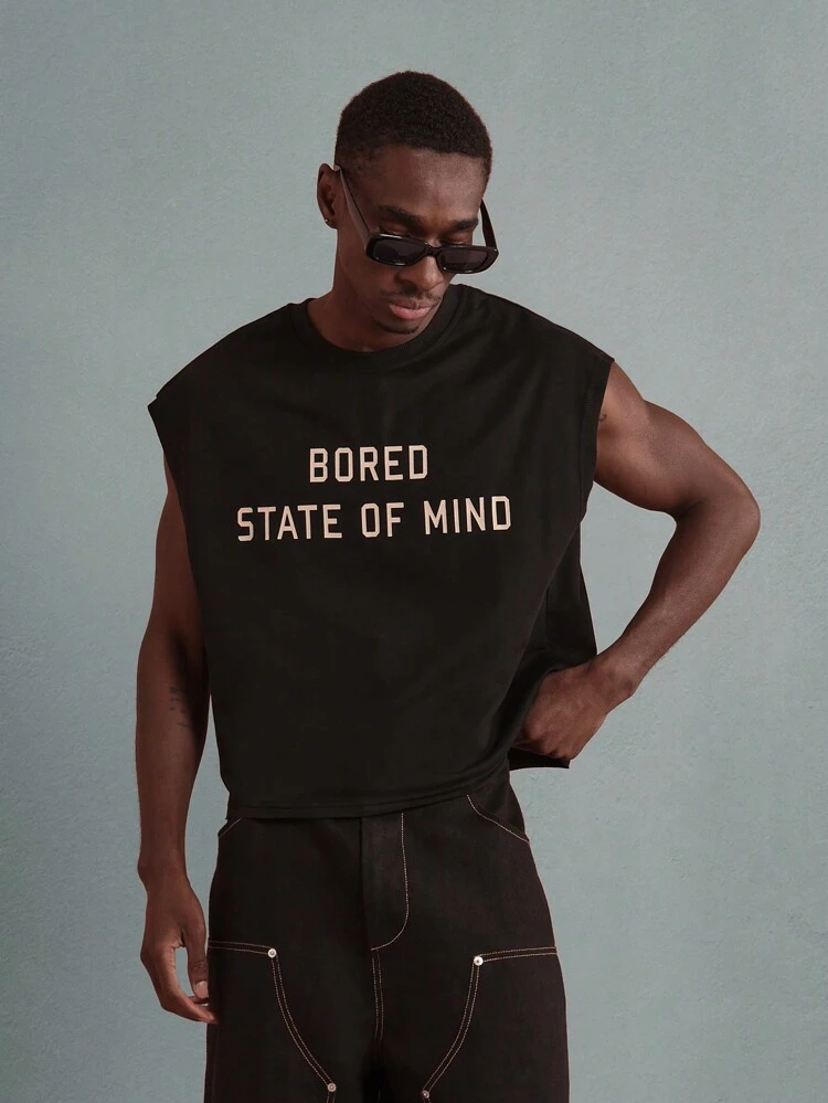 Camiseta regata com estampa de texto desgastado