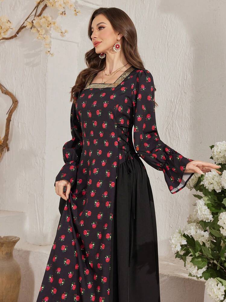 Al Najma فستان طويل للنساء بفتحة رقبة مربعة وبطبعات زهرية وحزام جانبي خصر شكل (A) محتشم وأنيق - الأسود - مشاهدة 1