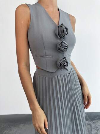 SHEIN Privé Kvinnor 3D Flower Decor V-Neck linne & Super Maxi plisserad kjol matchande set