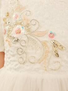 SHEIN Glamorique Kids 少女时尚提花网眼泡泡袖连衣裙，适合日常穿着、派对和聚会，展现纯真、高贵的优雅 - 白色 - 查看 6