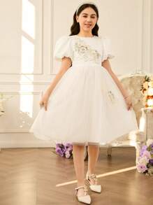 SHEIN Glamorique Kids 少女时尚提花网眼泡泡袖连衣裙，适合日常穿着、派对和聚会，展现纯真、高贵的优雅 - 白色 - 查看 5