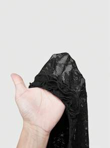 ROMWE Goth Blusa sexy y transparente con mangas acampanadas y volantes de encaje vintage para mujeres