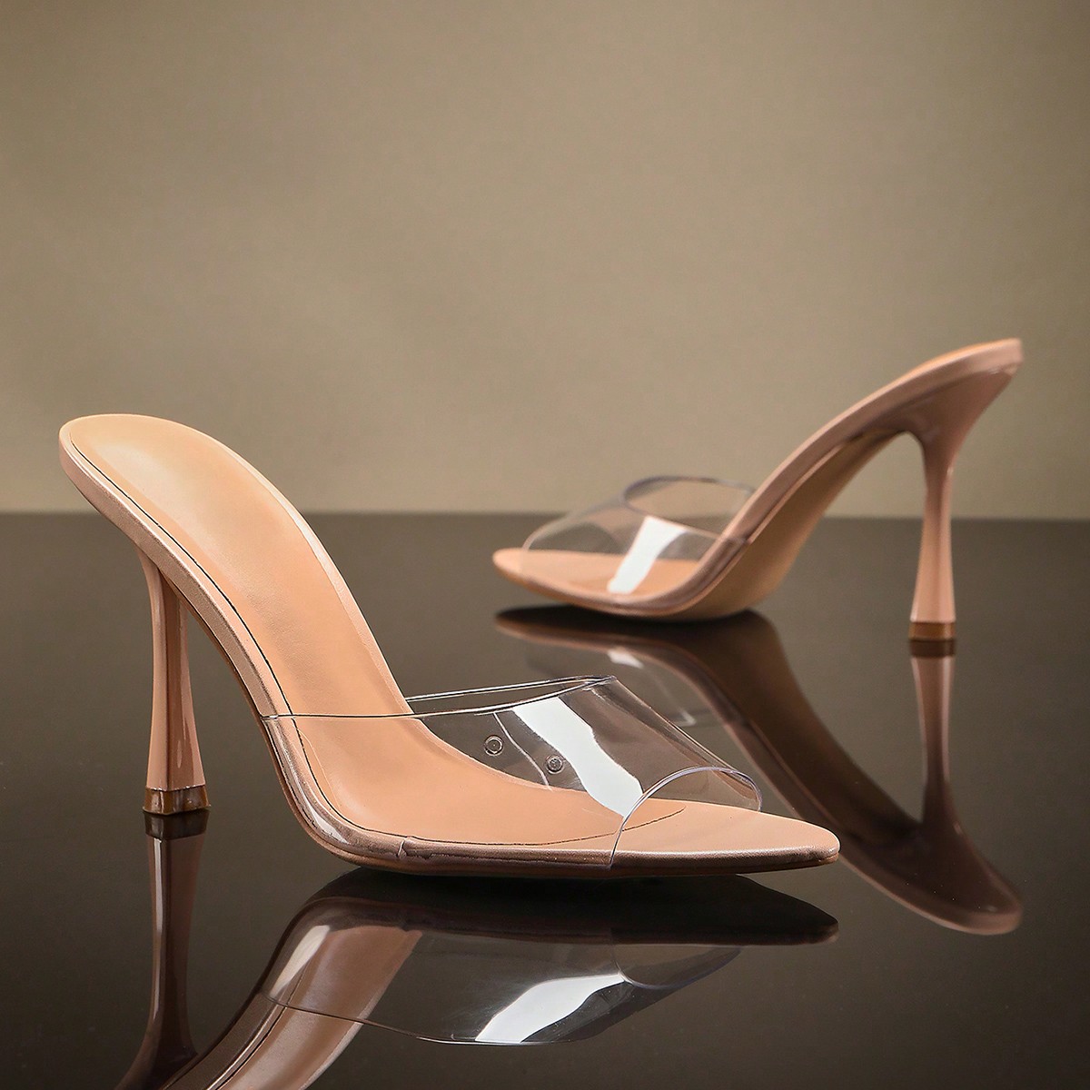 Sandales à talons à pointe fermée avec partie supérieure transparente pour femmes