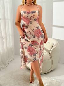 Elegante camisón con diseño floral, de malla fluida y dobladillo irregular para talla grande