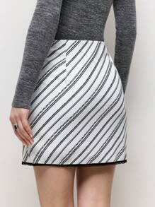 BizChic تنورة قصيرة مزينة بالدانتيل أسود وأبيض ، أنيقة لفصلي الربيع والصيف - أبيض - مشاهدة 5