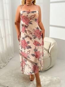 Elegante camisón con diseño floral, de malla fluida y dobladillo irregular para talla grande