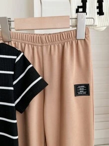 SHEIN 2 件套年轻男孩宽松休闲条纹拼接连帽衫短袖 T 恤和裤子套装 - 杏色 - 查看 5