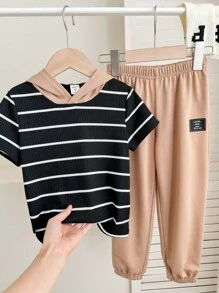 SHEIN 2 件套年轻男孩宽松休闲条纹拼接连帽衫短袖 T 恤和裤子套装 - 杏色 - 查看 6
