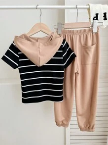SHEIN 2 件套年轻男孩宽松休闲条纹拼接连帽衫短袖 T 恤和裤子套装 - 杏色 - 查看 2