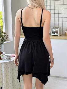SHEIN Vestido casual entallado negro tipo camisola para adolescentes con decoración de lazo y bajo asimétrico